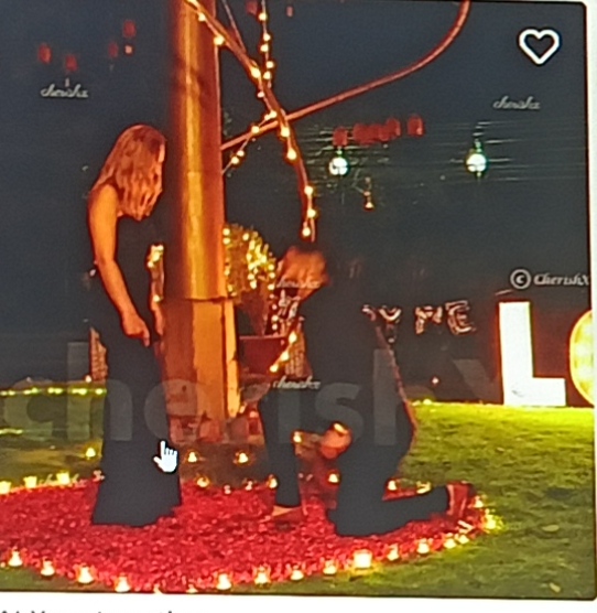 Dynamic Delight Anniversary Decoration